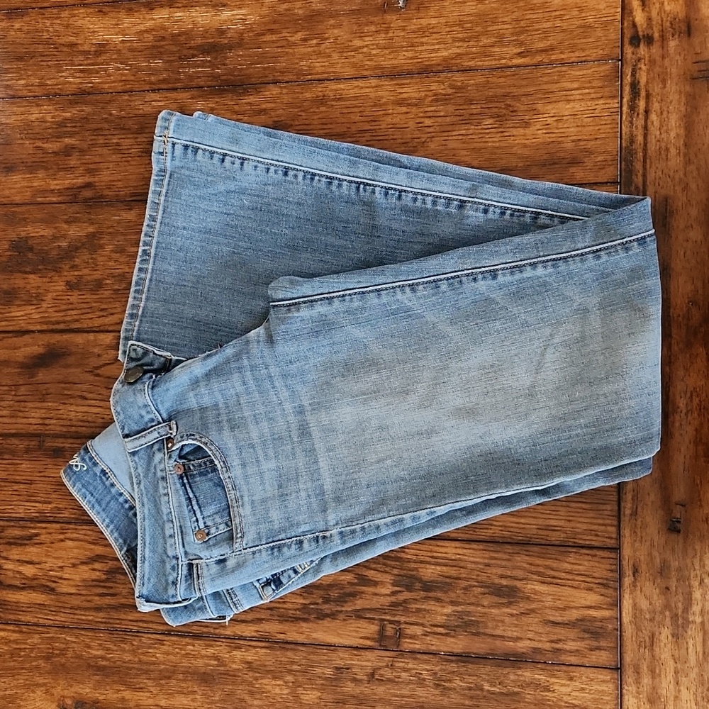 American Eagle Favorite Boyfriend Jeans.  Size 6 regular.